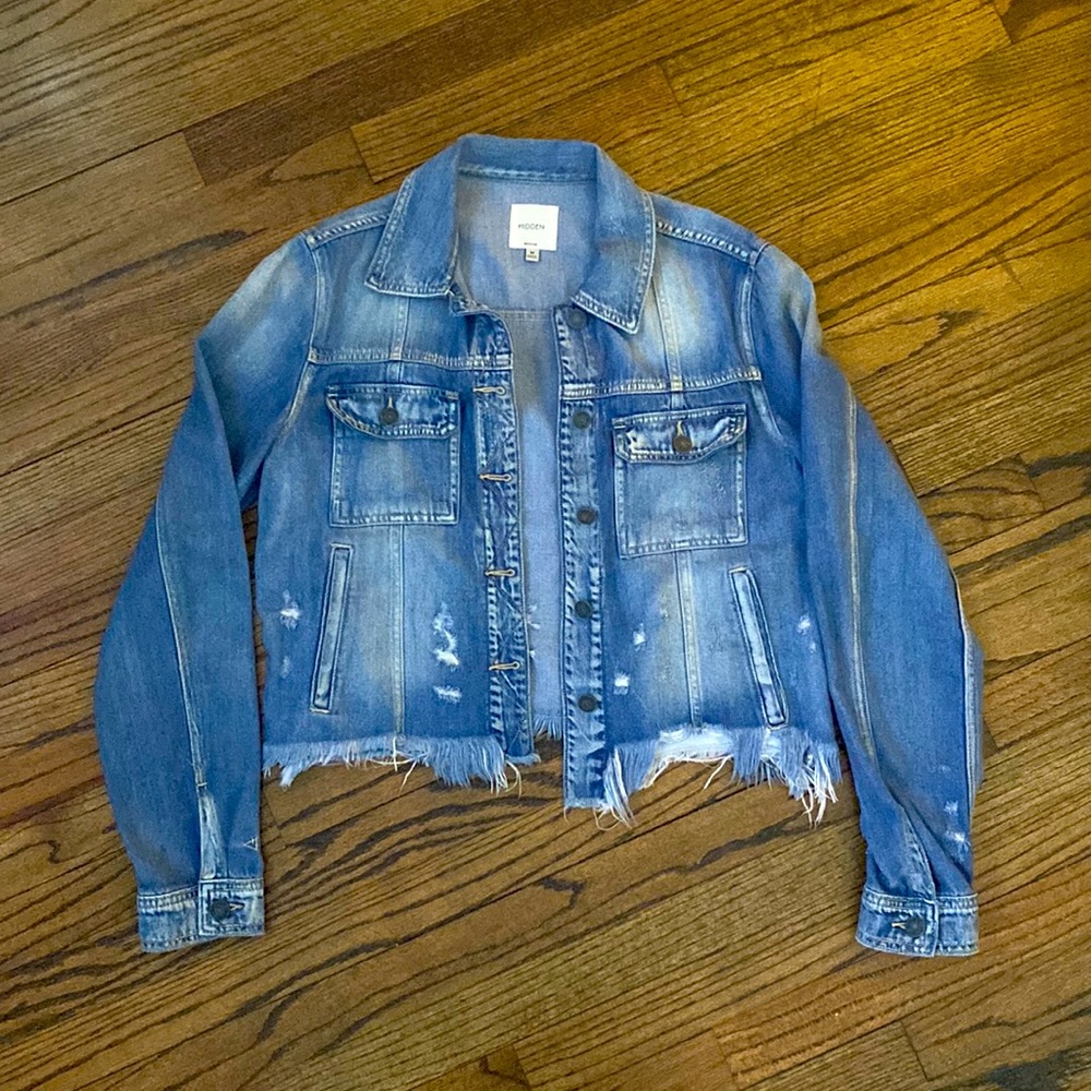 Hidden Jeans distressed cropped denim jacket. Size small. Like new.